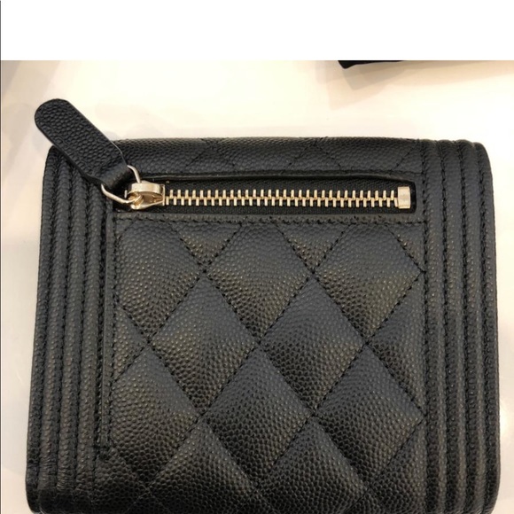 Chanel black with gold hardware wallet - Picture 3 of 8